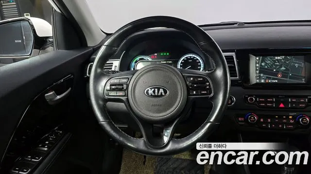 Kia Niro 2018 — фото 13