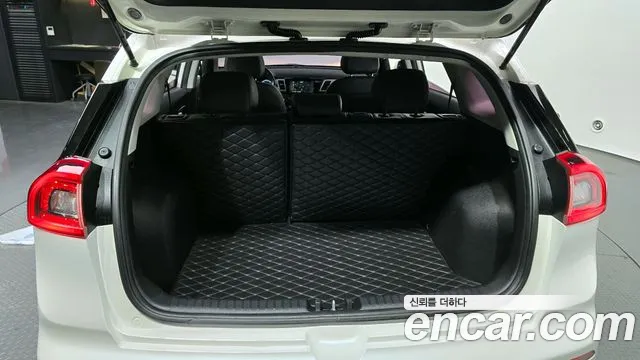 Kia Niro 2018 — фото 20