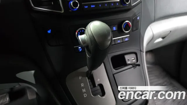 Hyundai Starex 2017 — фото 9