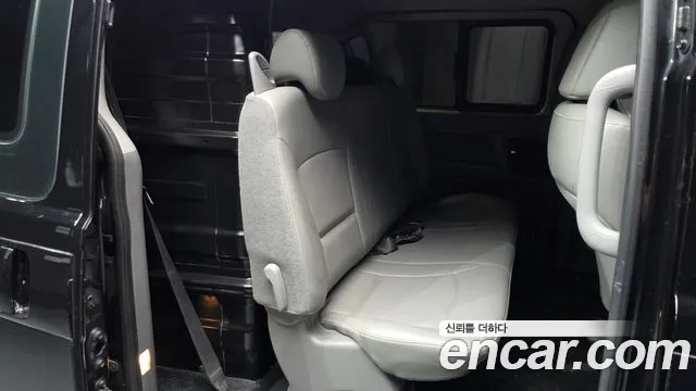 Hyundai Starex 2017 — фото 12