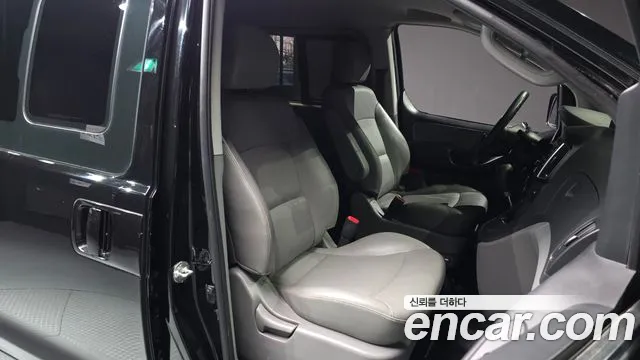 Hyundai Starex 2017 — фото 13