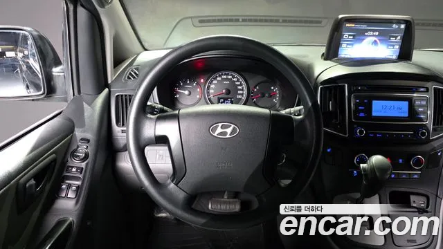 Hyundai Starex 2017 — фото 14