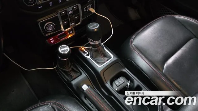 Jeep Wrangler 2020 — фото 12