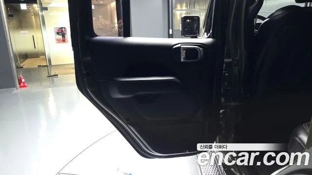 Jeep Wrangler 2020 — фото 15