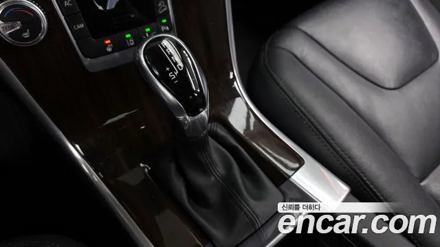 Volvo XC60 2015 — фото 9
