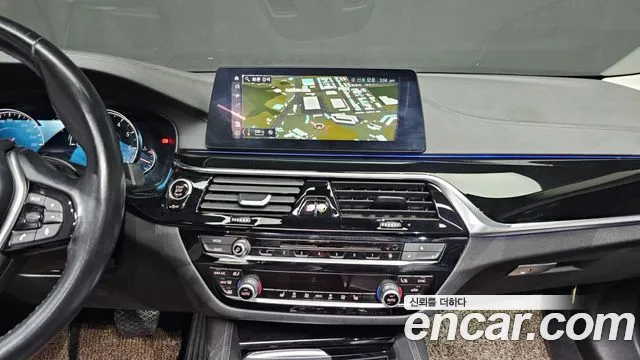 BMW 5-Series 2018 — фото 12
