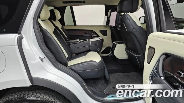Land Rover Range Rover 2023 — фото 17