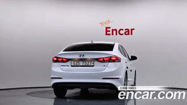 Hyundai AVANTE 2018 — фото 3