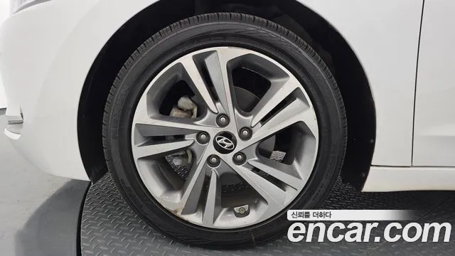 Hyundai AVANTE 2018 — фото 4