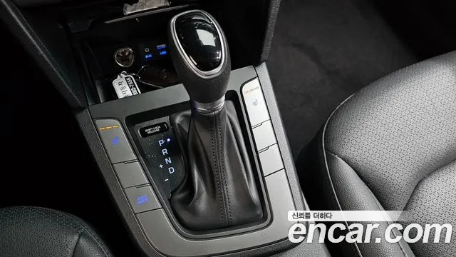 Hyundai AVANTE 2018 — фото 11