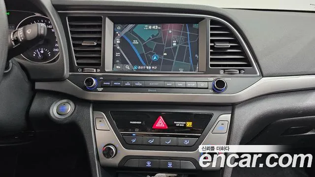 Hyundai AVANTE 2018 — фото 18