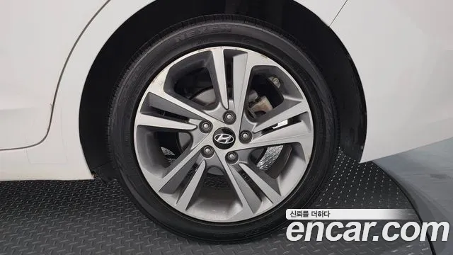 Hyundai AVANTE 2018 — фото 6