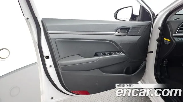 Hyundai AVANTE 2018 — фото 13