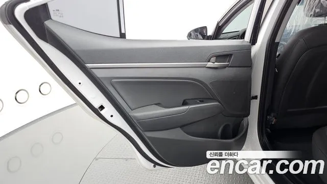 Hyundai AVANTE 2018 — фото 14