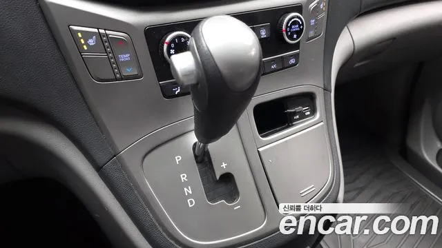 Hyundai Starex 2018 — фото 12