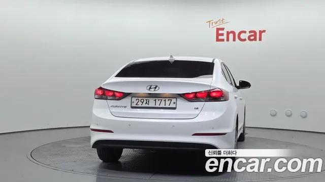 Hyundai AVANTE 2018 — фото 4