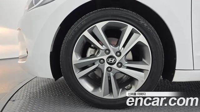 Hyundai AVANTE 2018 — фото 5