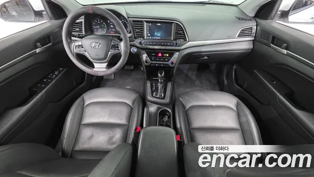Hyundai AVANTE 2018 — фото 10