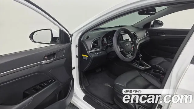 Hyundai AVANTE 2018 — фото 13