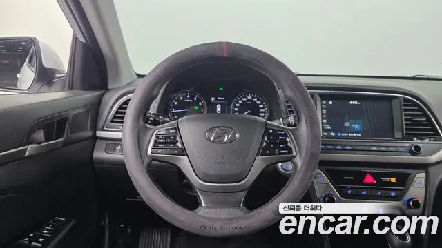 Hyundai AVANTE 2018 — фото 19
