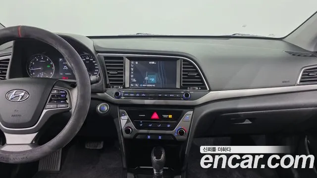 Hyundai AVANTE 2018 — фото 20