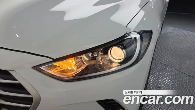 Hyundai AVANTE 2018 — фото 8