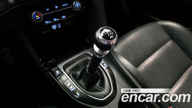 Hyundai Veloster 2019 — фото 12