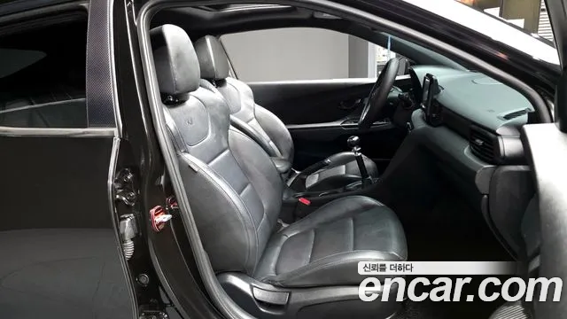 Hyundai Veloster 2019 — фото 17