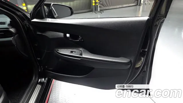 Hyundai Veloster 2019 — фото 14