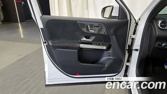 Mercedes-Benz GLB-Class 2023 — фото 14