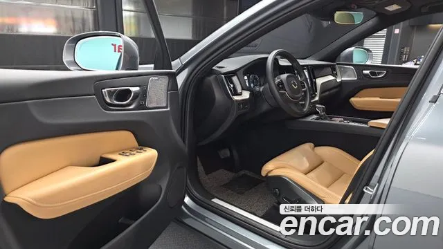 Volvo XC60 2020 — фото 13