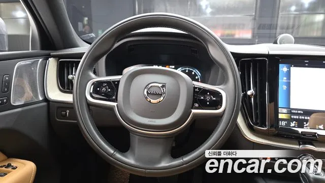 Volvo XC60 2020 — фото 19