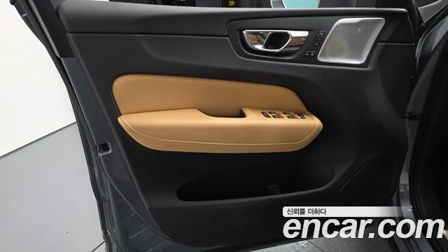 Volvo XC60 2020 — фото 14