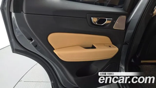 Volvo XC60 2020 — фото 15