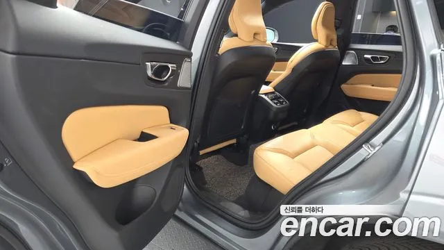 Volvo XC60 2020 — фото 16