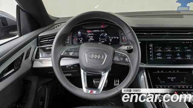 Audi Q8 2021 — фото 13