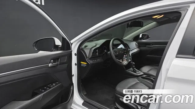 Hyundai AVANTE 2019 — фото 13
