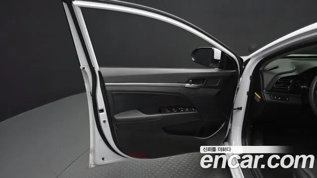 Hyundai AVANTE 2019 — фото 14