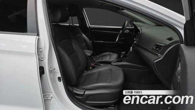 Hyundai AVANTE 2019 — фото 16