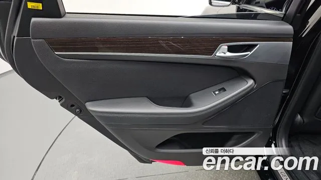Genesis G80 2017 — фото 15
