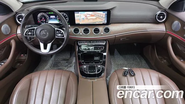 Mercedes-Benz E-Class 2019 — фото 10