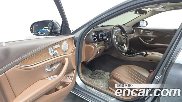 Mercedes-Benz E-Class 2019 — фото 13