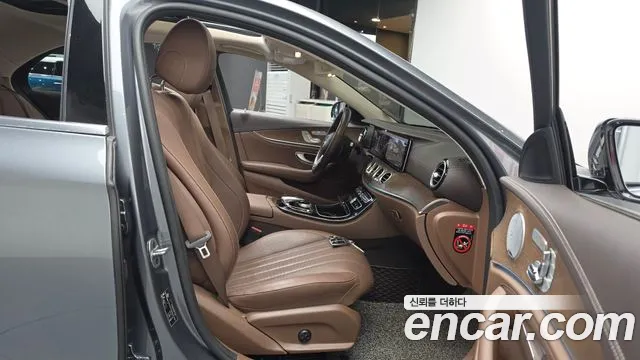 Mercedes-Benz E-Class 2019 — фото 18
