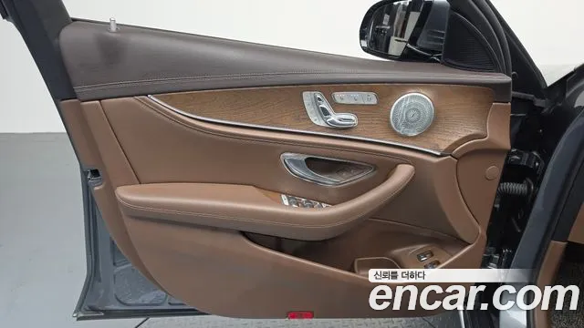 Mercedes-Benz E-Class 2019 — фото 14