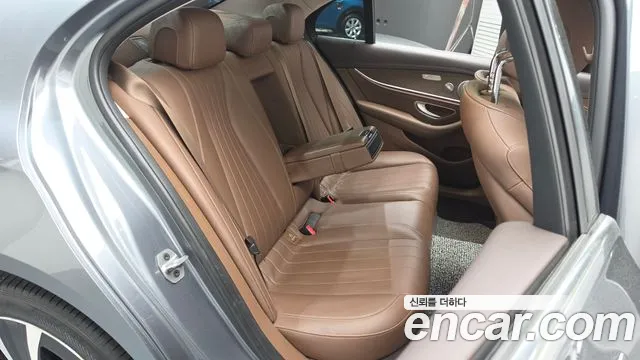 Mercedes-Benz E-Class 2019 — фото 16