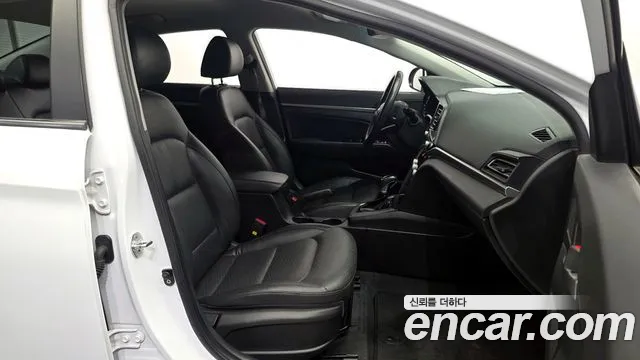 Hyundai AVANTE 2020 — фото 16