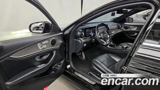 Mercedes-Benz E-Class 2017 — фото 13