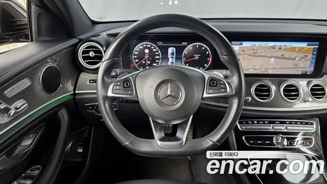 Mercedes-Benz E-Class 2017 — фото 19