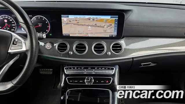 Mercedes-Benz E-Class 2017 — фото 20