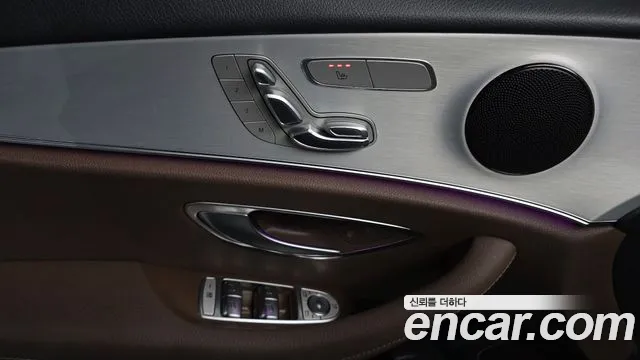Mercedes-Benz E-Class 2021 — фото 19